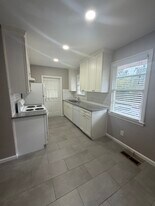 Building Photo - The Avenue Apartments