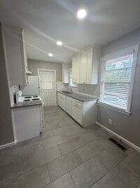 Building Photo - The Avenue Apartments
