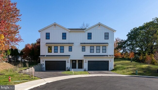 Building Photo - 986 Henry Ave