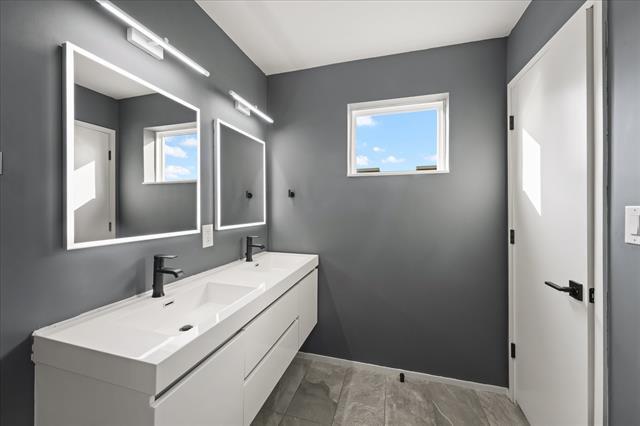 Building Photo - 2001 N Prairie Ave