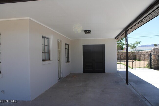 Building Photo - 1507 Dennis Cir