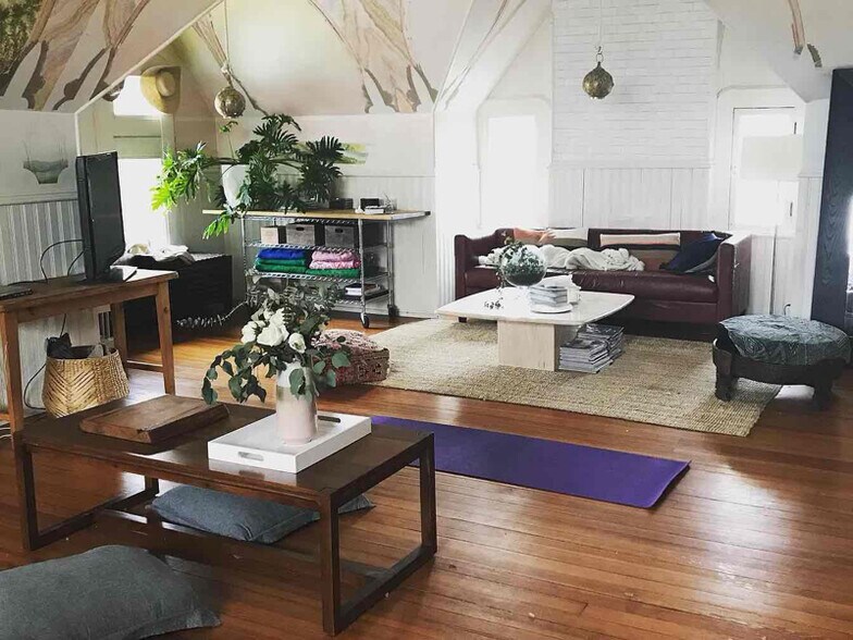 Building Photo - 1818 La Salle Ave