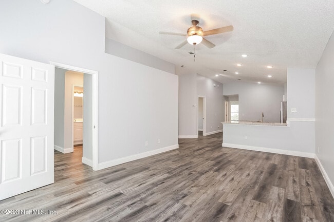 Building Photo - 2520 Townsquare Dr