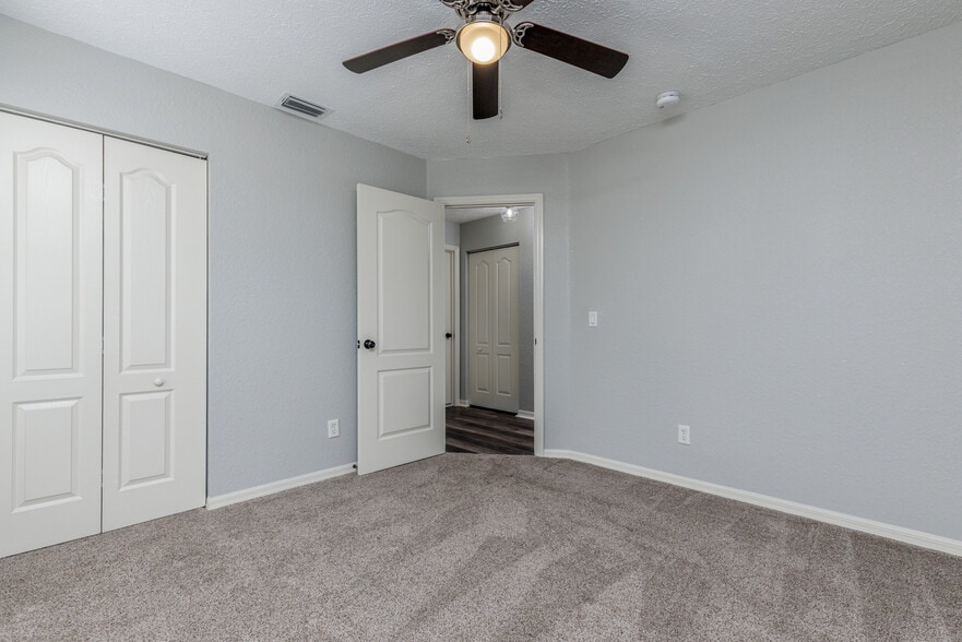 Building Photo - 320 N Fresno Ave