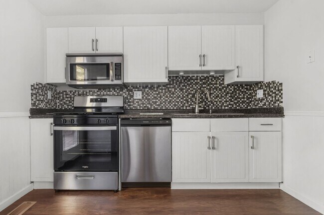 Building Photo - Recently Updated Home in Canonsburg!