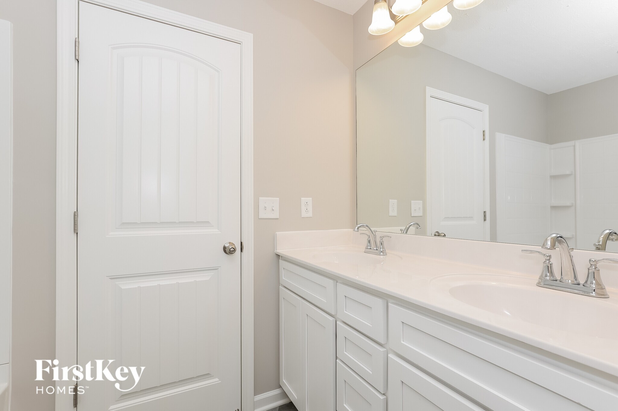 Building Photo - 2230 Oak Dr