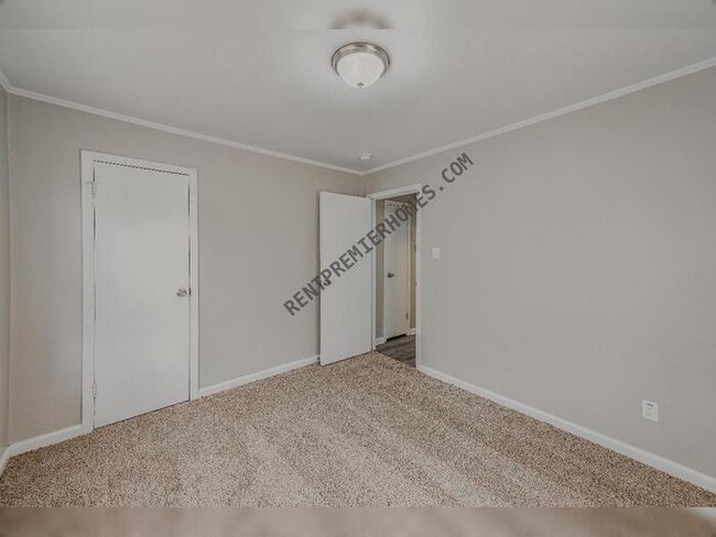 Building Photo - 306 Kay St