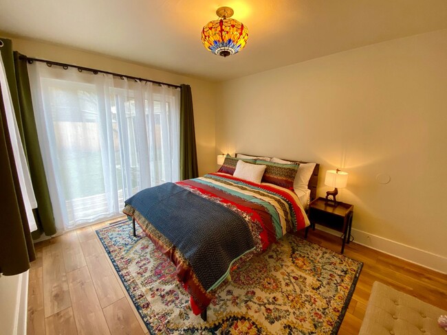 Building Photo - 3 Bedroom House Near UO Campus!! Ready for Fall 2026!