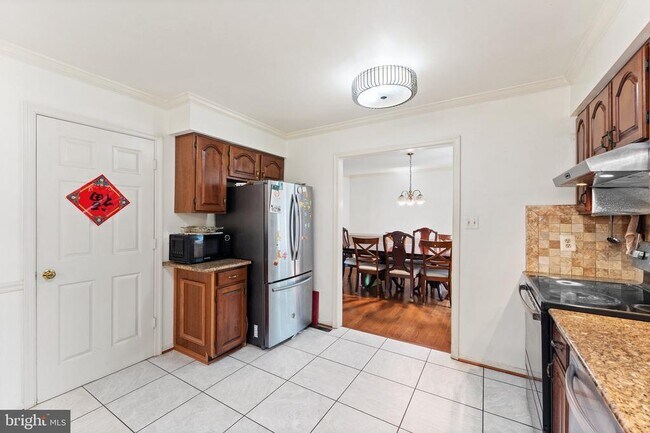 Building Photo - 8000 Sandburg Ct