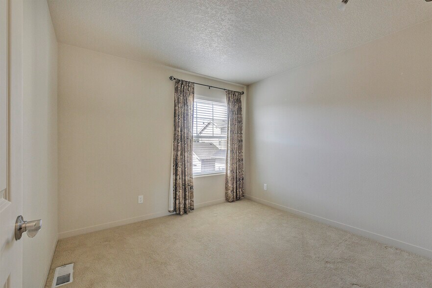 Building Photo - 217 NW 117th Loop