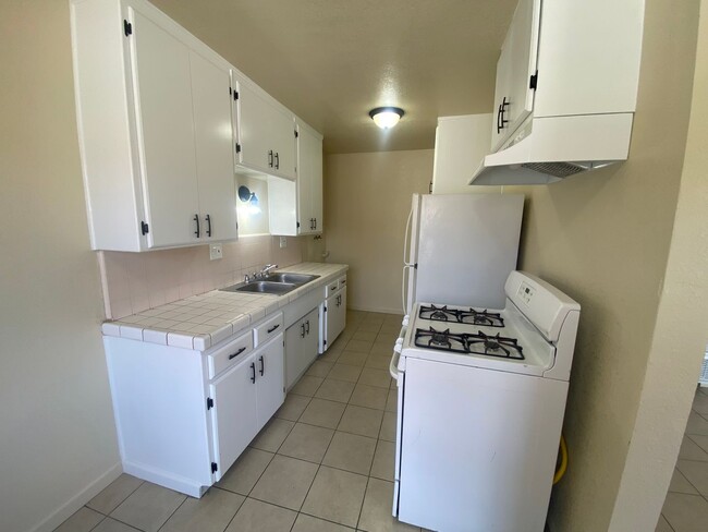 Building Photo - New B AV T 15466