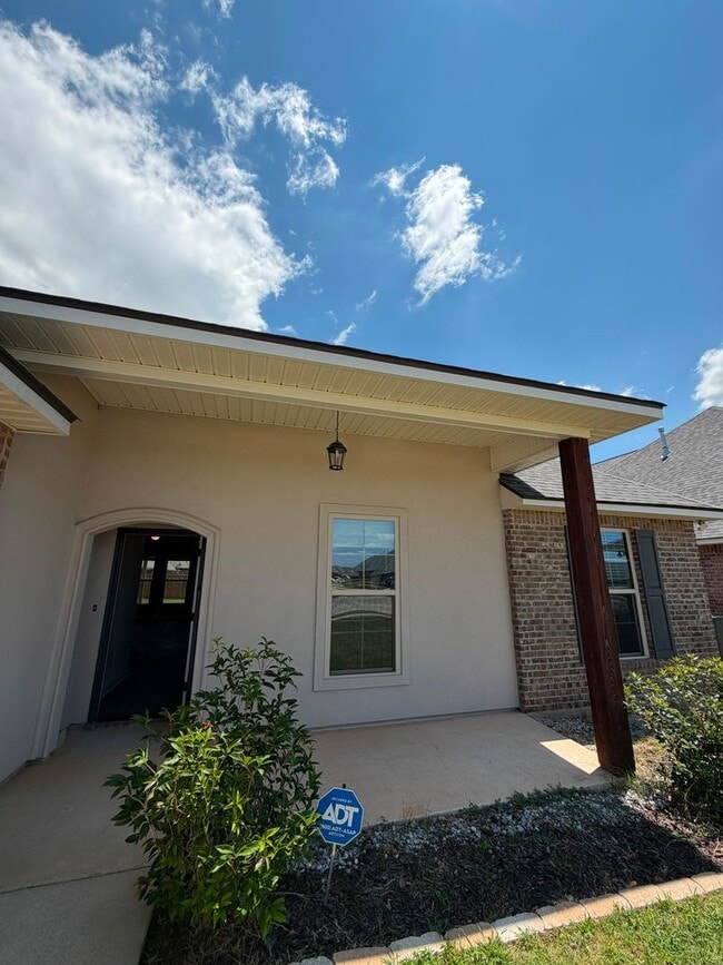 Building Photo - 421 Blanchard Lp
