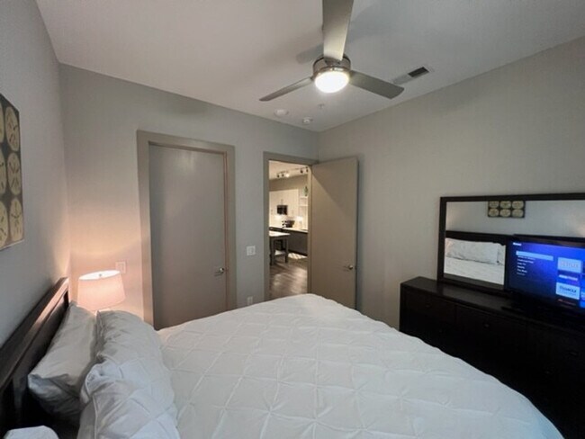 Building Photo - 313 Stillhouse Ln SE