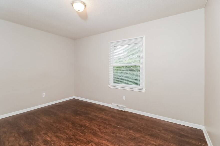 Building Photo - 4121 Carlyle Dr