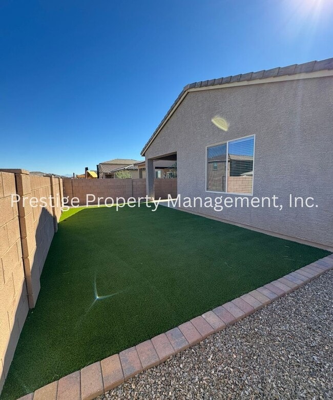 Building Photo - 3/2 Lovely Southwest Home With an Open Layout