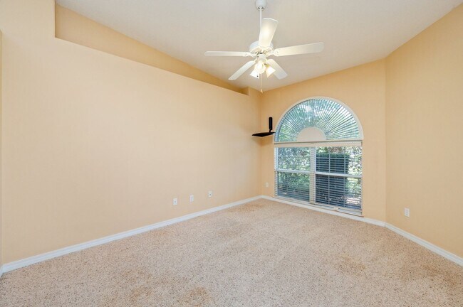 Building Photo - Spacious Home in Navarre!