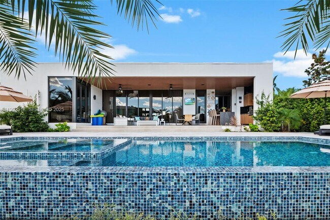 Building Photo - 655 Layne Blvd