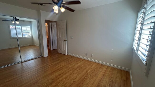 Building Photo - Townhouse in gated community near A.V. Col...