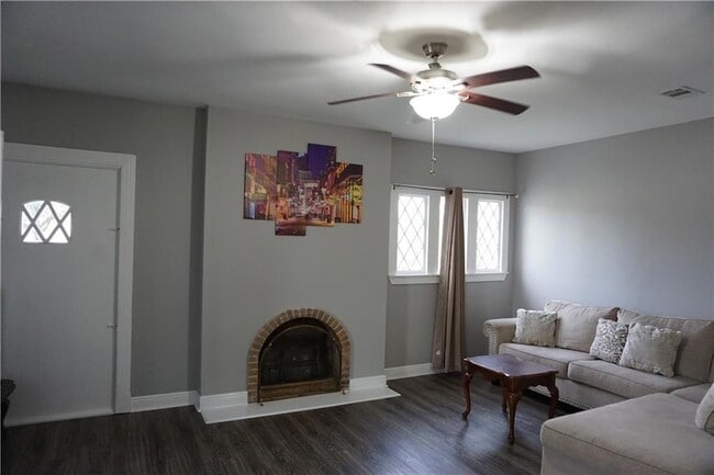 Building Photo - 177 W 5th St