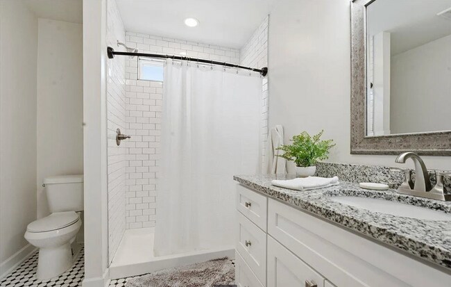 Building Photo - Contemporary Elegance Meets Greenville Convenience