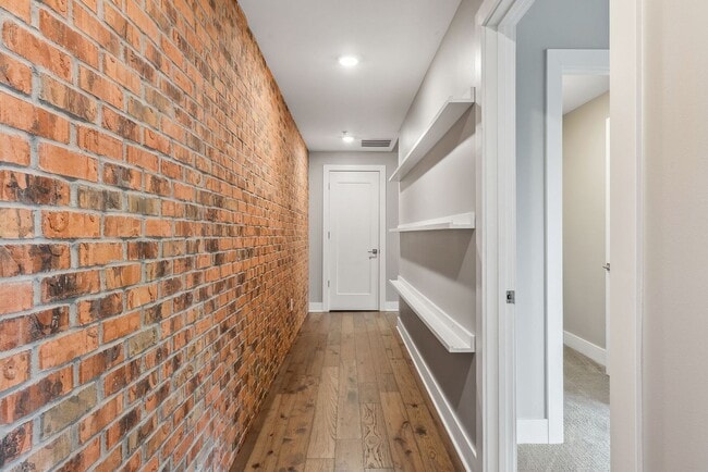 Building Photo - Luxury Condo in Dublin's Coveted Bridge Pa...
