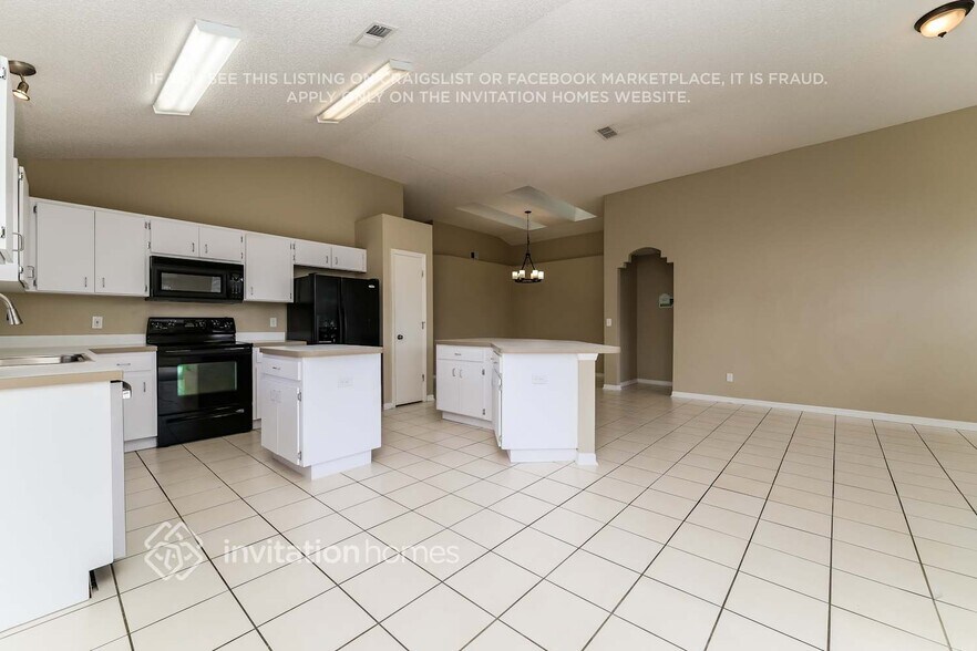 Building Photo - 5902 Azure Dr