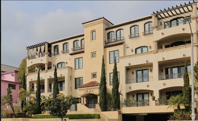 Building Photo - 1414 S Beverly Glen Blvd