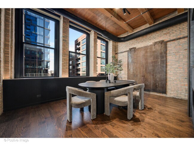 Building Photo - 1101 W Lake St