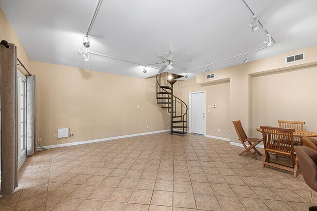 Building Photo - 702 Avondale St