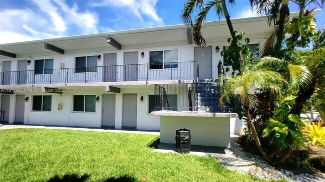 Building Photo - 715 NE 2nd Ave