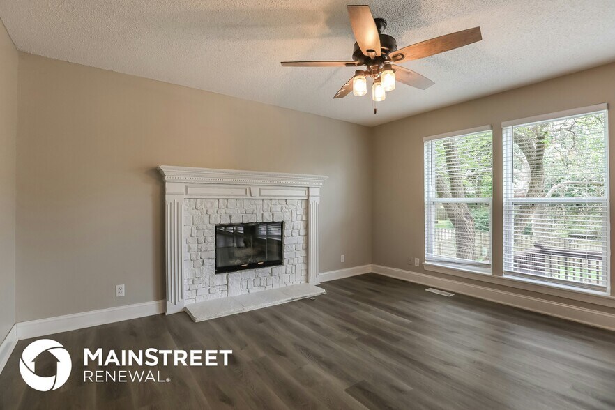 Building Photo - 1231 N Marilla Ln