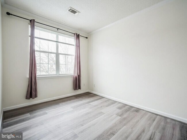 Building Photo - 20281 Beechwood Terrace