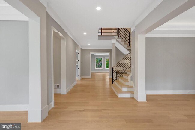 Building Photo - 6226 Kellogg Dr