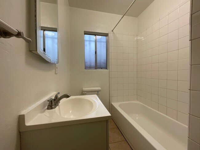 Building Photo - 515-521 S Tamarind Ave