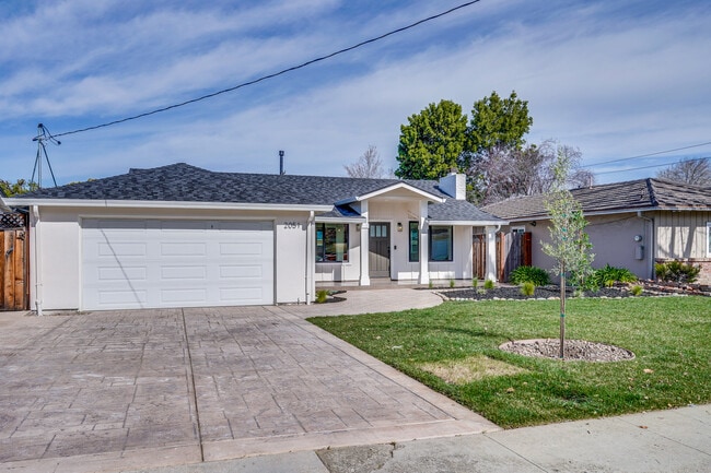 Building Photo - 2051 Randolph Dr