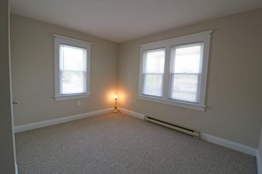 Building Photo - 318 S Watson St