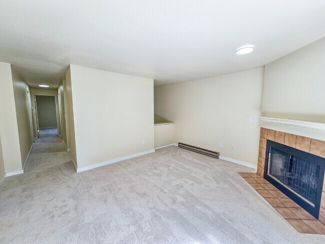 Building Photo - Coming Soon. Floor Level 2bed/2bath condo....