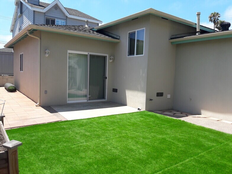 Building Photo - 2204 Aviation Way