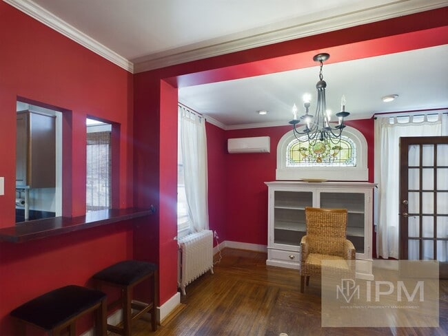 Building Photo - Spacious 5 Bedroom, 2.5 Bath Near The Avenues!