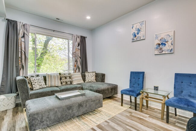 Building Photo - 7638 S Drexel Ave