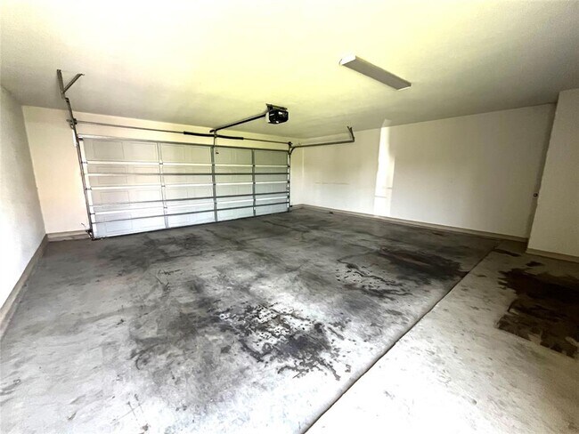 Building Photo - 5413 Roosevelt Ave