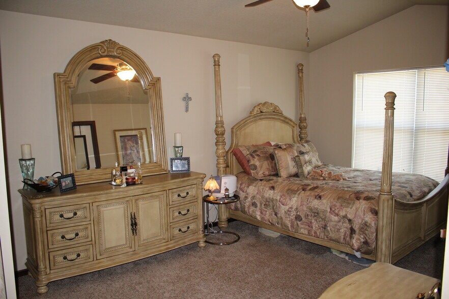 Building Photo - 3730 Ravenwood Cir