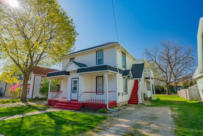 Building Photo - 427 Vernal Ave