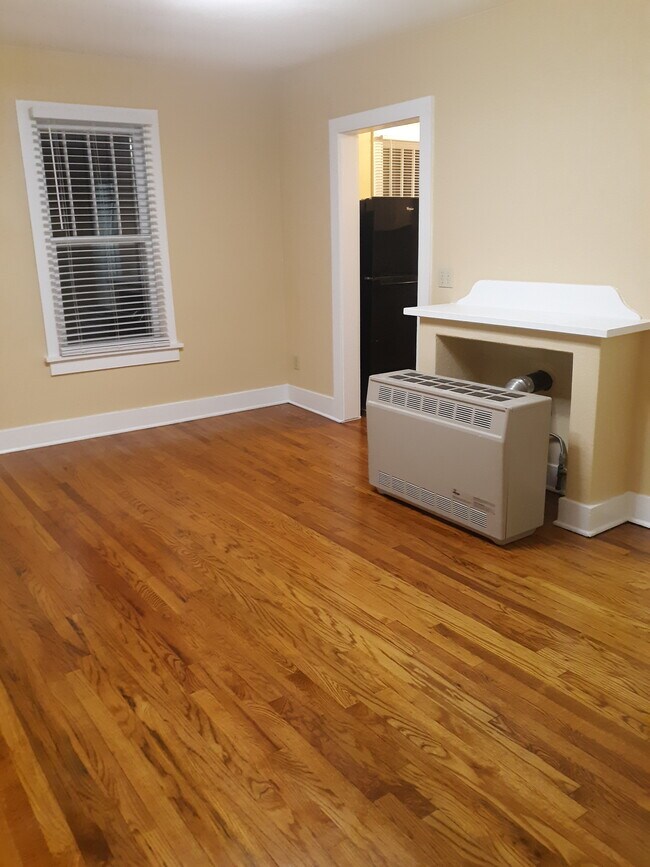 Building Photo - 520 W Addie St