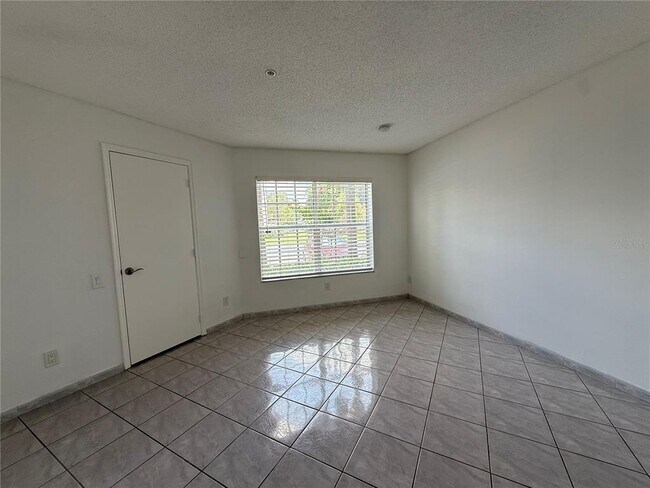 Building Photo - 3900 Southpointe Dr