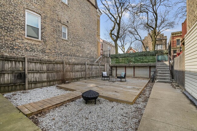 Building Photo - 2227 W Cullerton St
