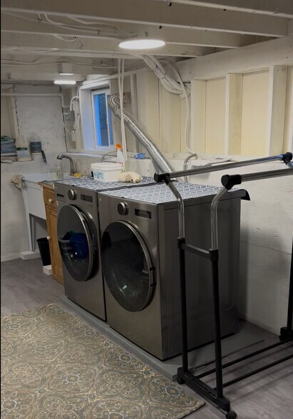 Building Photo - 4007 NE 8th Ave