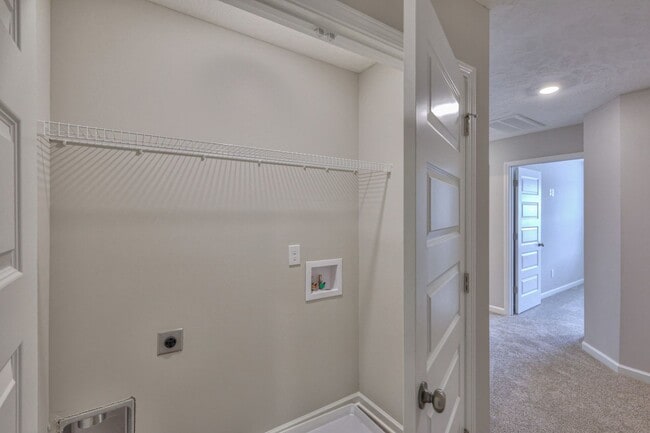 Building Photo - Brand New Luxury Townhome! 3 BR, 2.5 BA, 2 Car Garage, Pool, Dog Park, and More!
