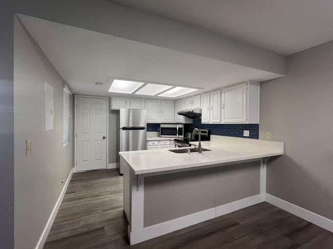 Building Photo - 2b2b TownHouse $1620