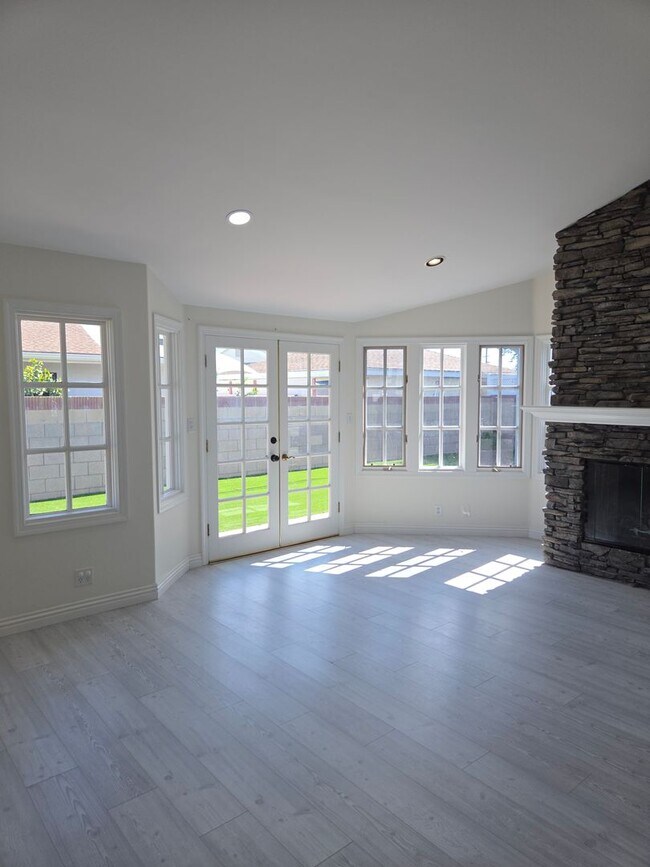 Building Photo - 4 Bedroom 2 baths remodeled home